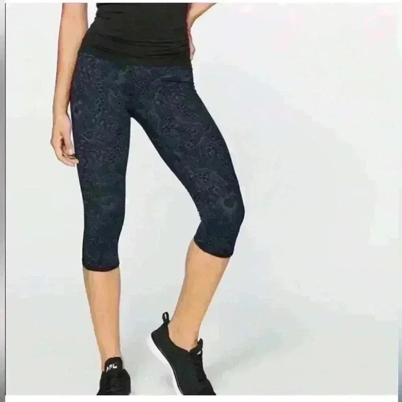 NWOT Lululemon Train Times Crop (17")
Nouveau Mach Blue Black size 6! - Picture 6 of 15